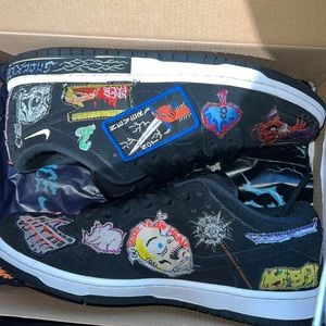 Nike SB Dunk size 9.5 (Neck Lace)